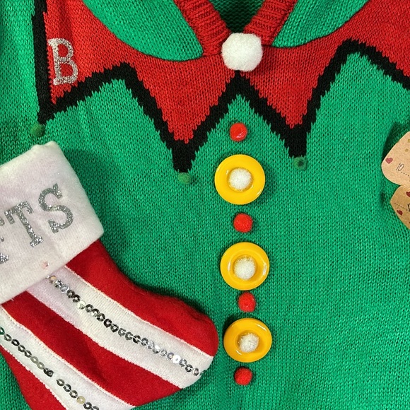 Very detailed Christmas sweater! - Picture 3 of 8